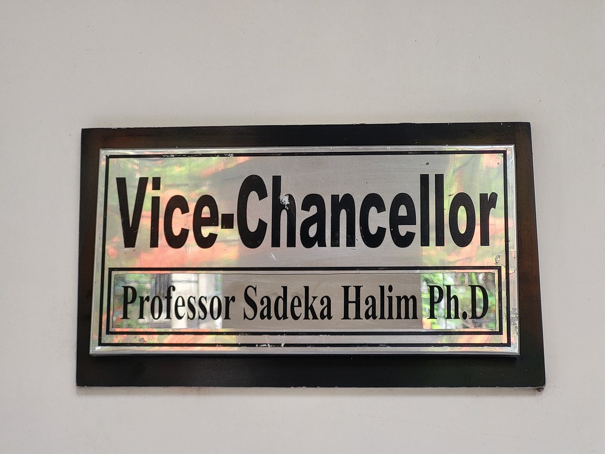 জগন্নাথ বিশ্ববিদ্যালয়ের উপাচার্য সাদেকা হালিমের নেমপ্লেট